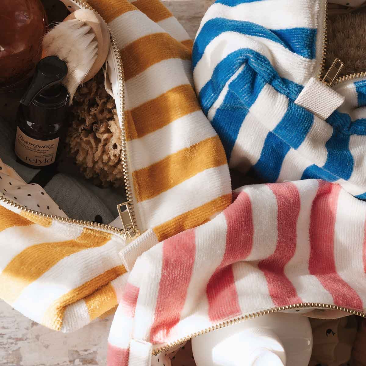 Raidallinen kosmetiikkalaukku, vaaleanpunainen