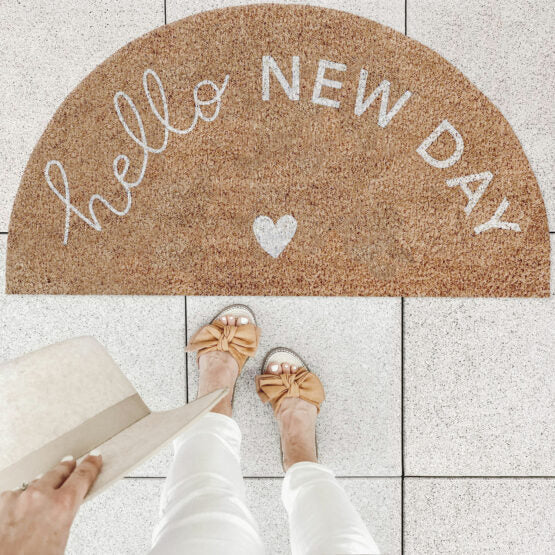 Kookoskynnysmatto, "Hello new day"
